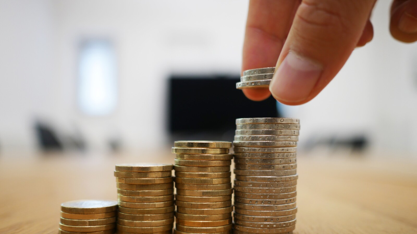 Navigating Modern Lending: The Critical Role of Real-Time Data, Loan Terms, and Credit Scores